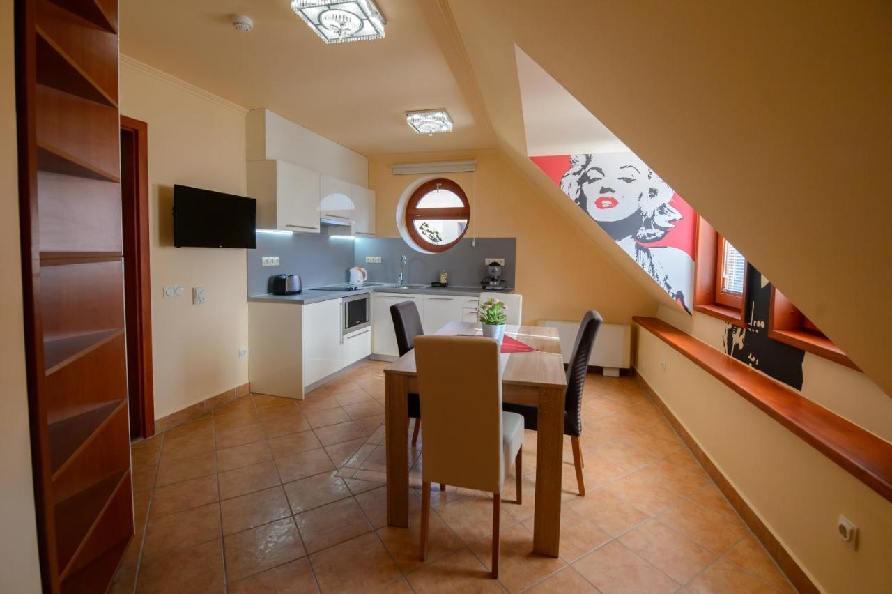 Hr Apartmanhaz Эгер Экстерьер фото